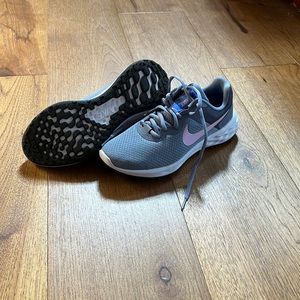 Nike Revolution 6 Next Nature, Color grey and purple, size 7 womens